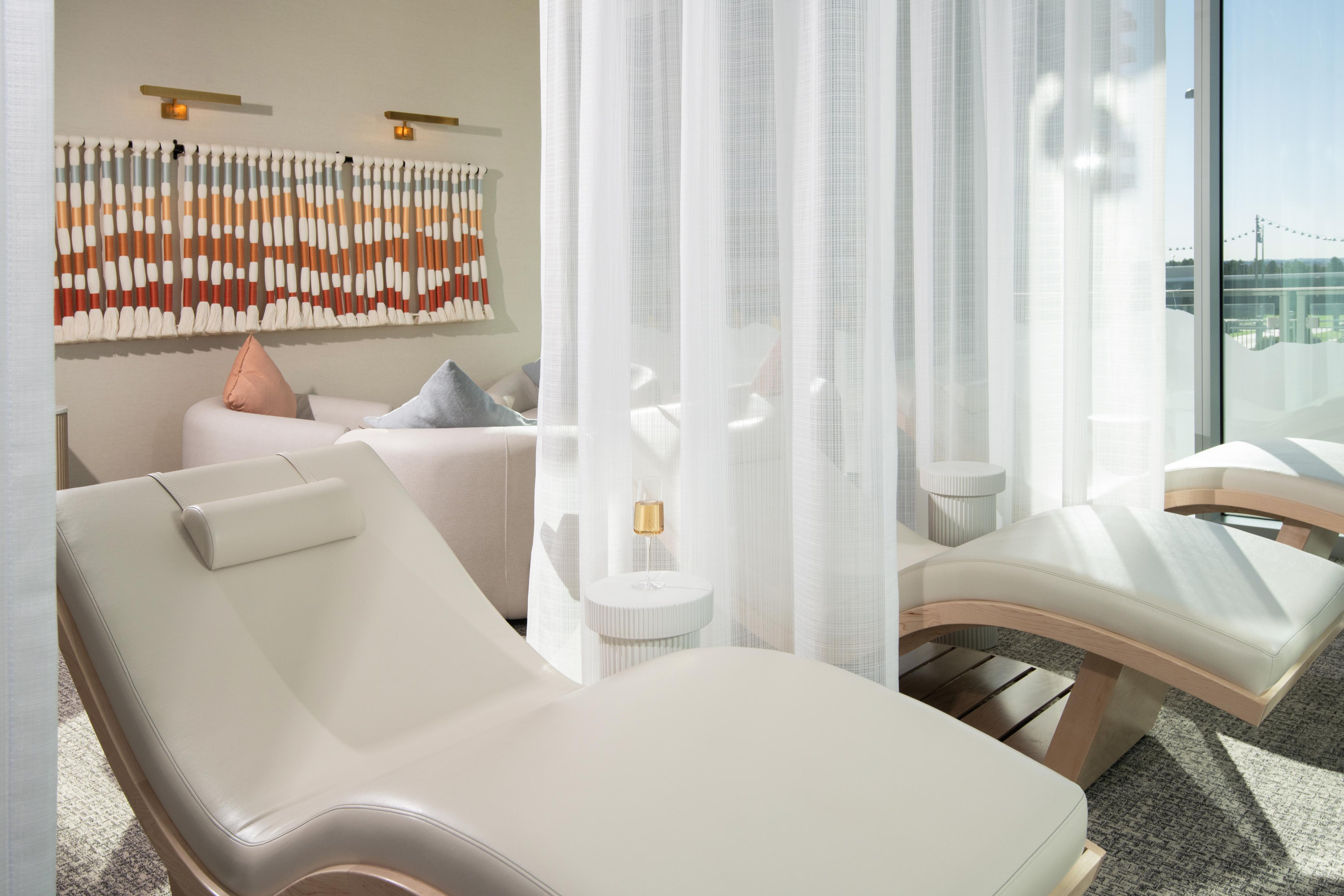 Six Hand Massage treatment at Lucifer Spa in Dhaka